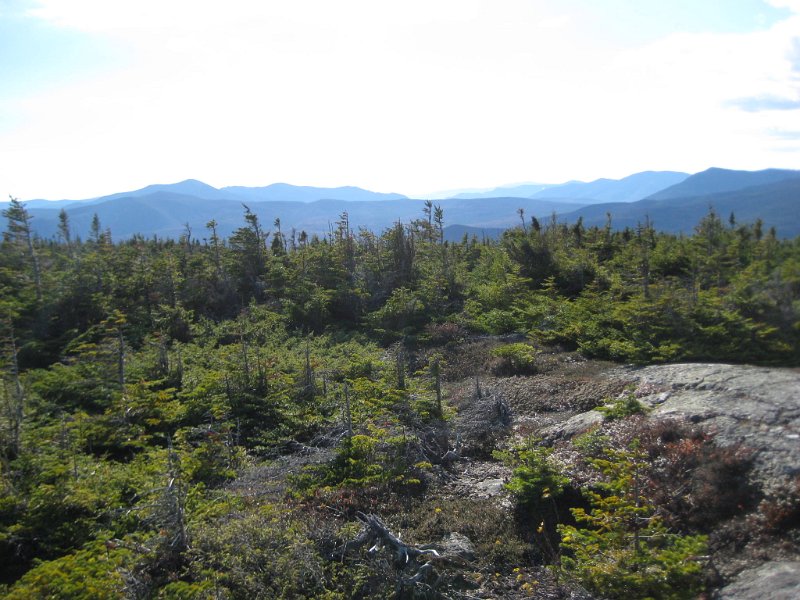 IMG_2565.JPG - A view towards the Pemigewasset wilderness. Mt. Carrigan is on the left.