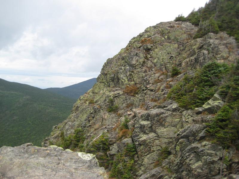 IMG_6758.JPG - Getting close to the summit of Mt. Flume. We had to walk along the edge of the cliff to reach the summit.